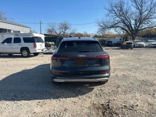 2022 Audi e-tron Premium Plus quattro - Exterior Rear Center Image